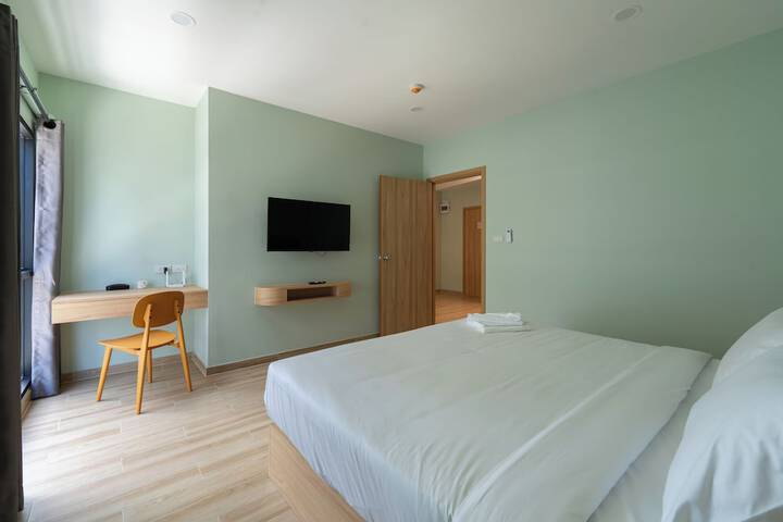 Room 6 of 13