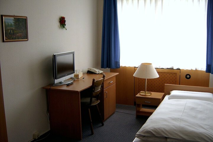 Room 8 of 26