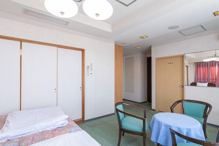 Room 28 of 287
