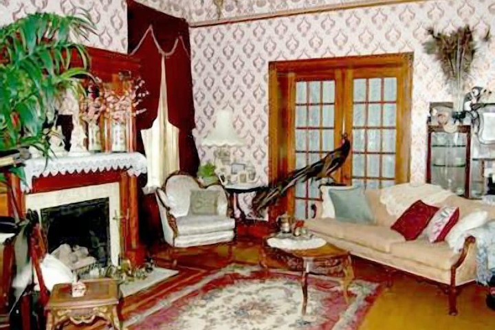 Room 8 of 8