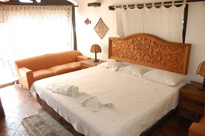 Room 9 of 18
