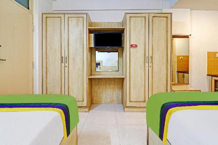 Room 3 of 33