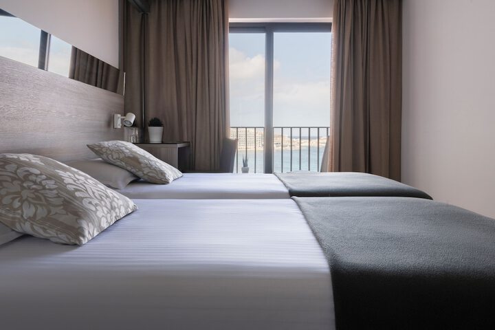 Room 42 of 74