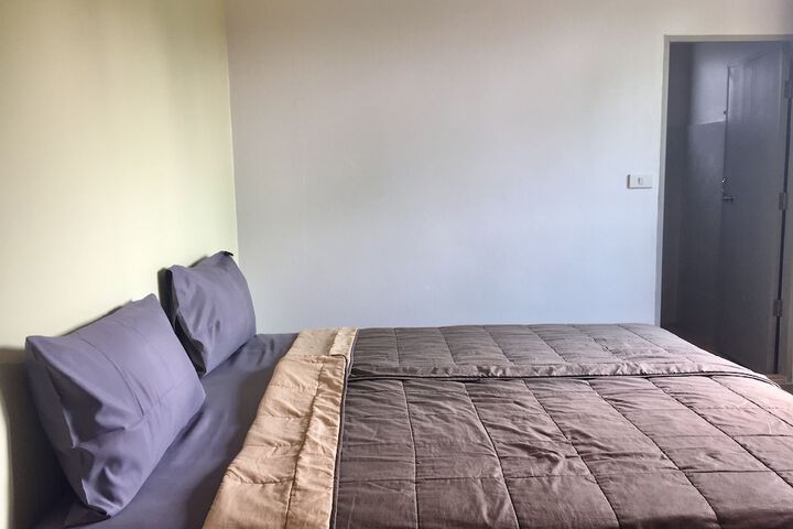 Room 8 of 108