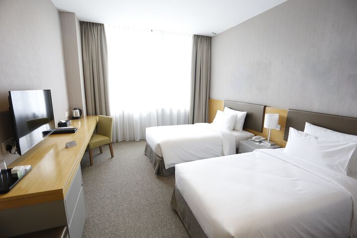Room 4 of 42