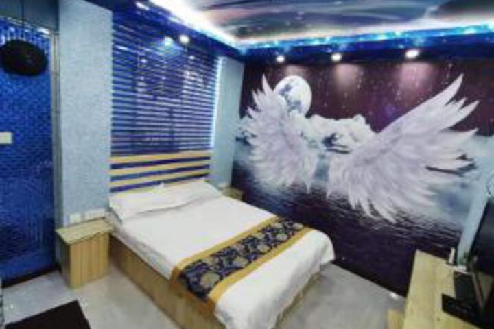 Room 4 of 6