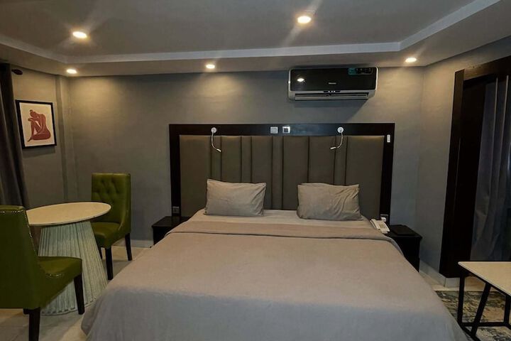 Room 27 of 63
