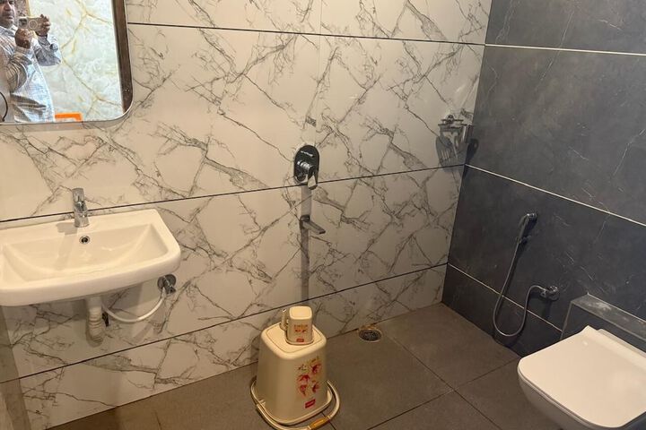 Room 7 of 11