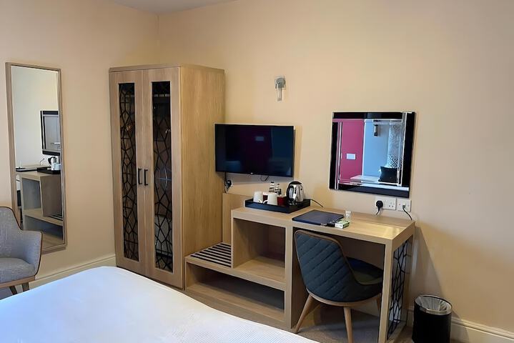 Room 44 of 146