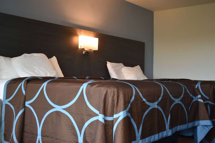 2 Queen Beds (2 of 7)