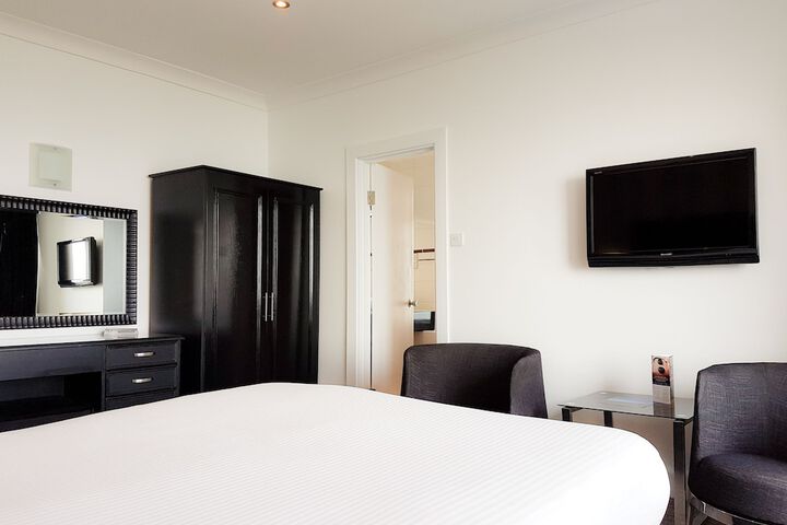 Room 16 of 142