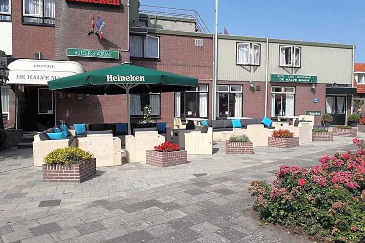 DE HALVE MAAN