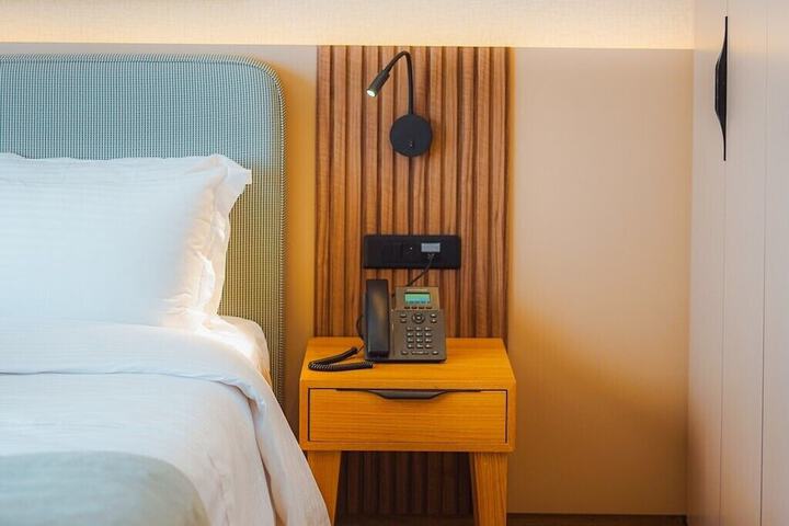 Room 16 of 38