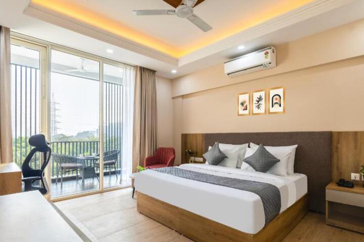 Limewood Signature - Huda City Centre