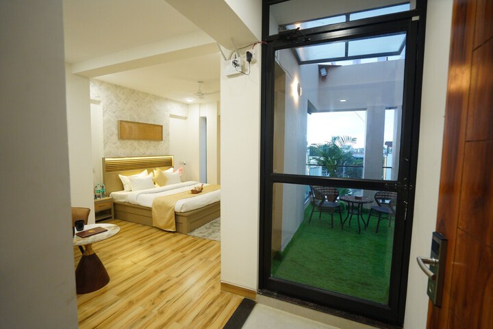 Room 47 of 93