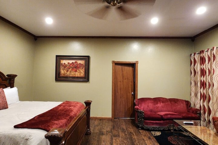 Room 24 of 65