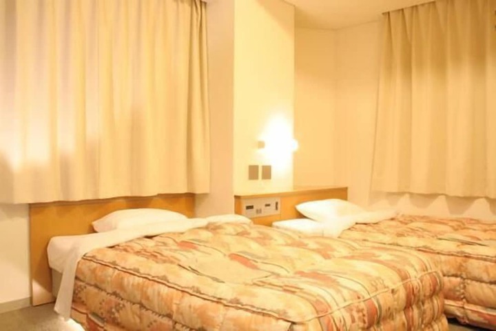 Room 14 of 25