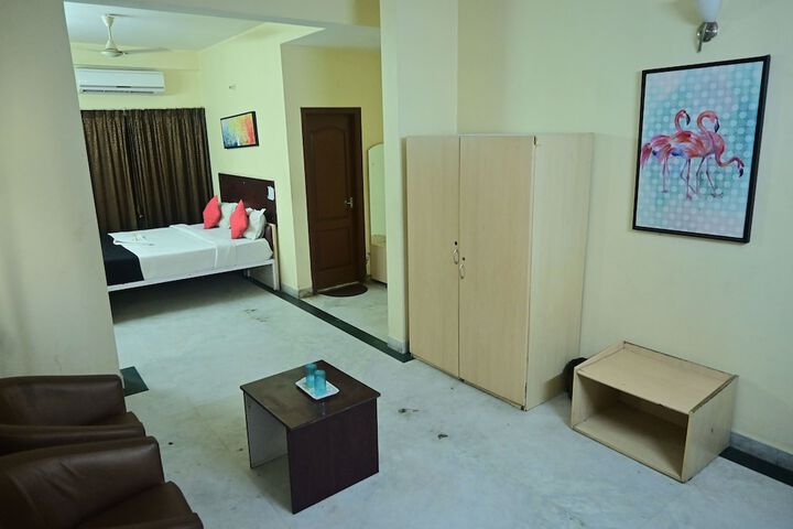 Room 7 of 16