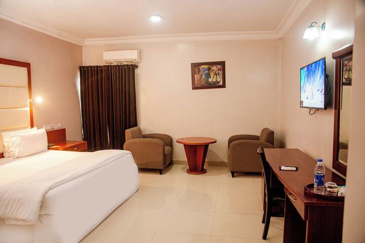 Room 33 of 70