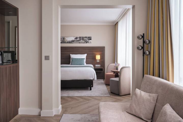 Room 4 of 60