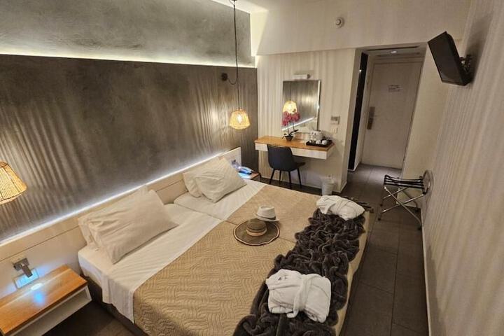 Room 52 of 91