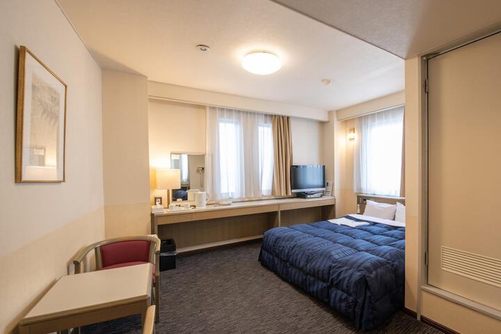 Room 14 of 37