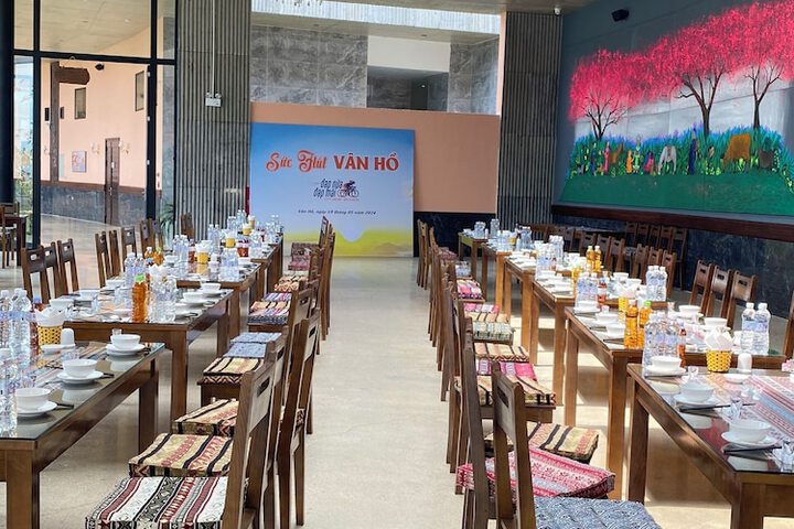 Dining 104 of 190
