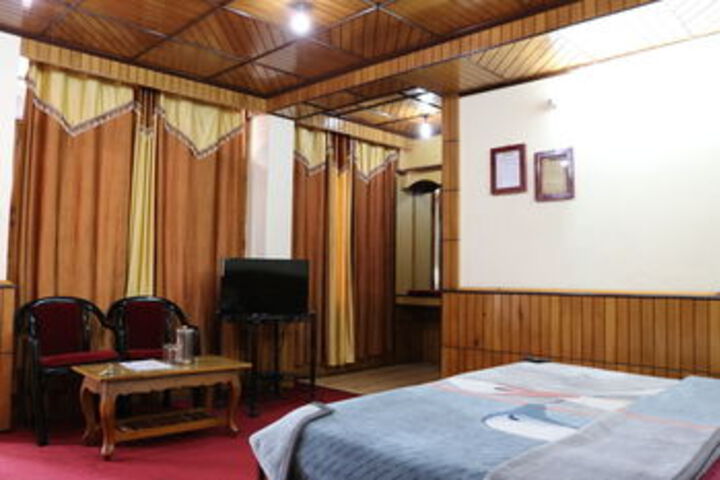 Room 4 of 18