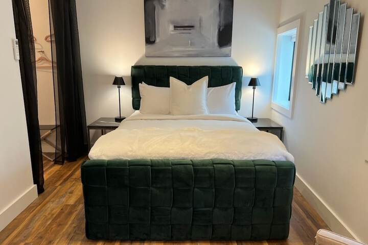 Room 6 of 24