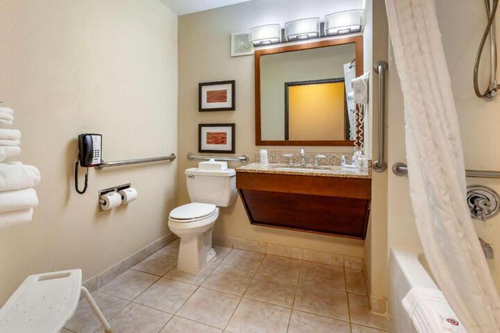 2 Double Beds Accessible (4 of 6)