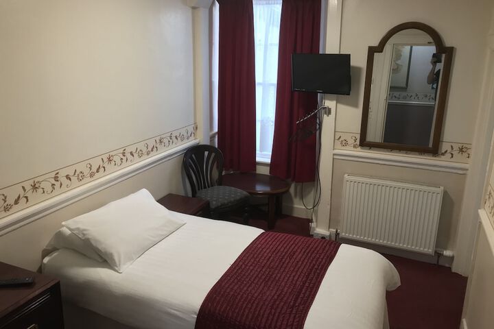 Room 8 of 52