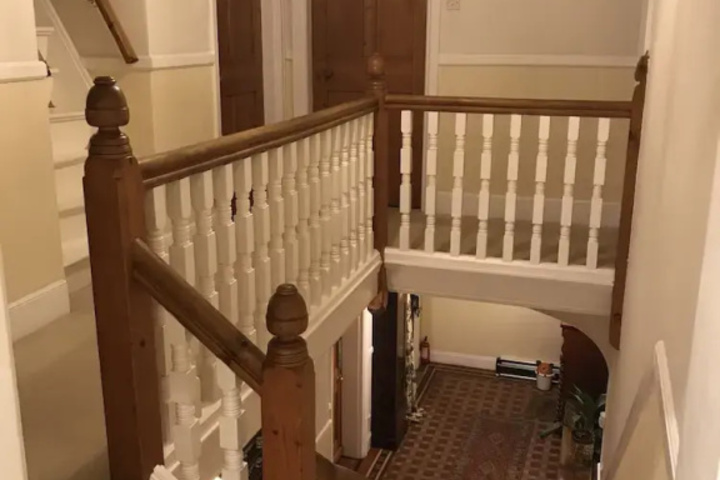 Room 11 of 18