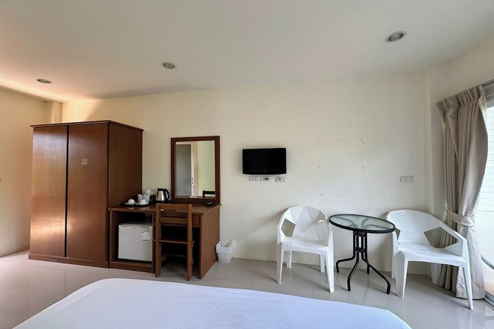 Room 6 of 26