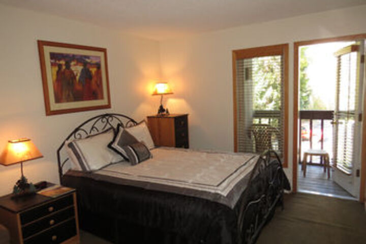 Room 16 of 102