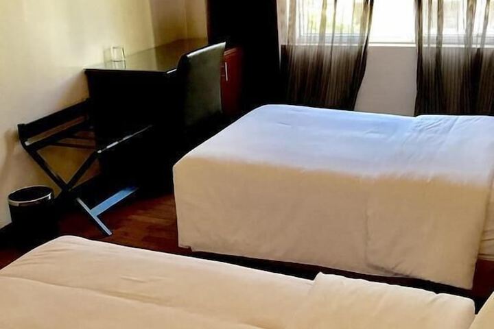 Room 4 of 17