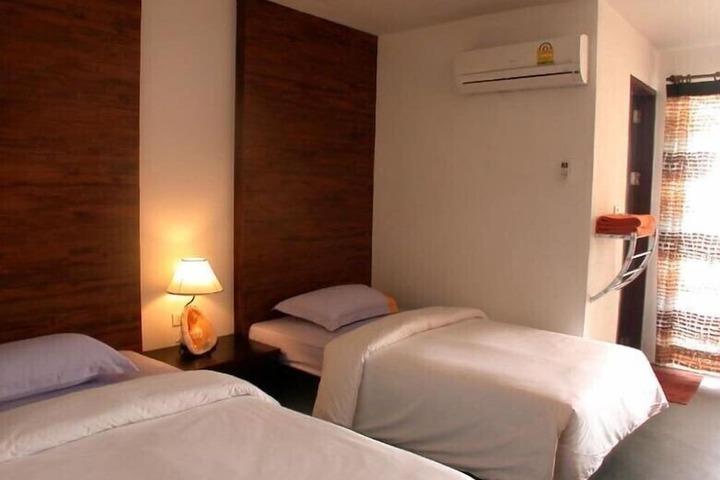 Room 13 of 25