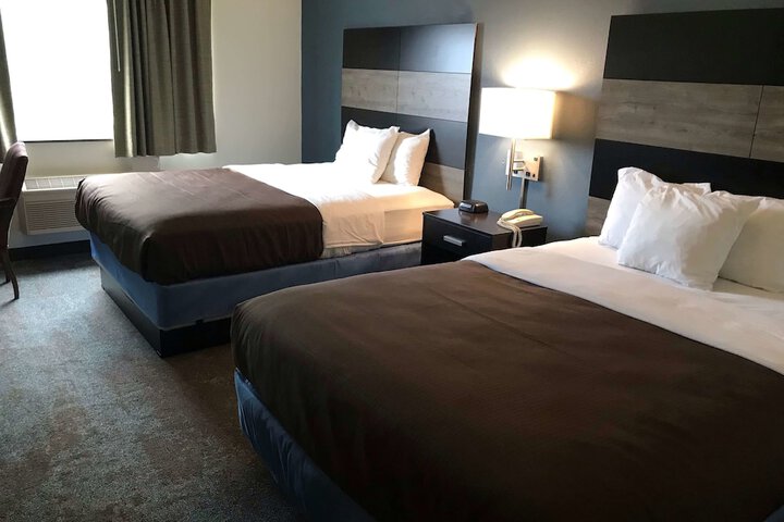 2 Queen Beds (5 of 9)