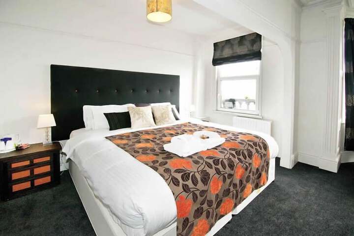 Room 10 of 15