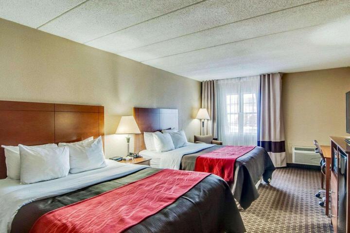2 Queen Beds Accessible (14 of 17)