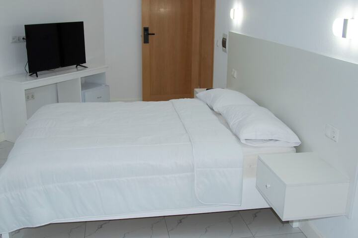 Room 33 of 86