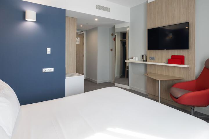 Room 25 of 83