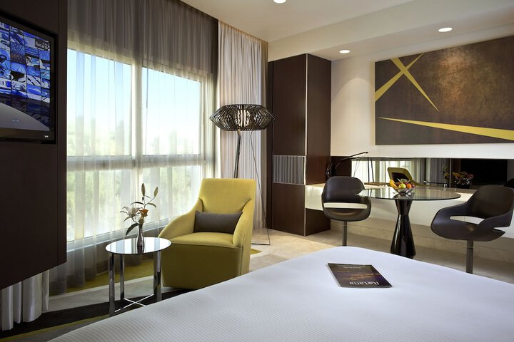 Room 16 of 180