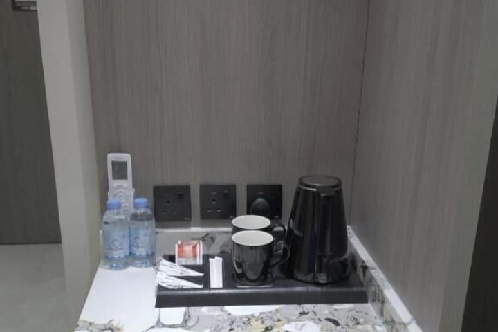 Room 6 of 11