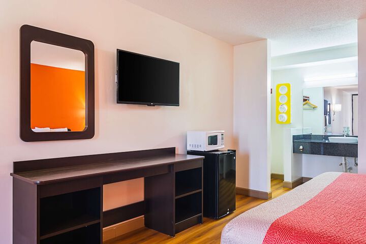 1 King Bed Micfridge (11 of 12)