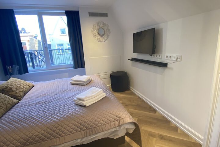 Room 11 of 33