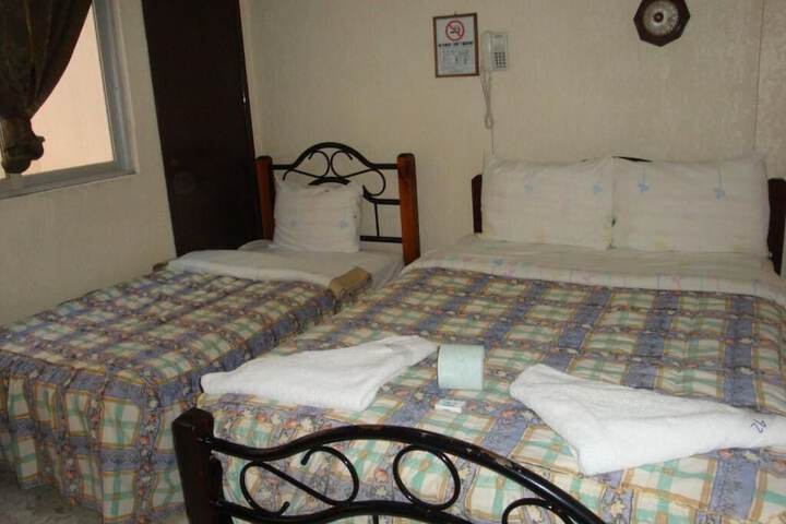 Room 9 of 12