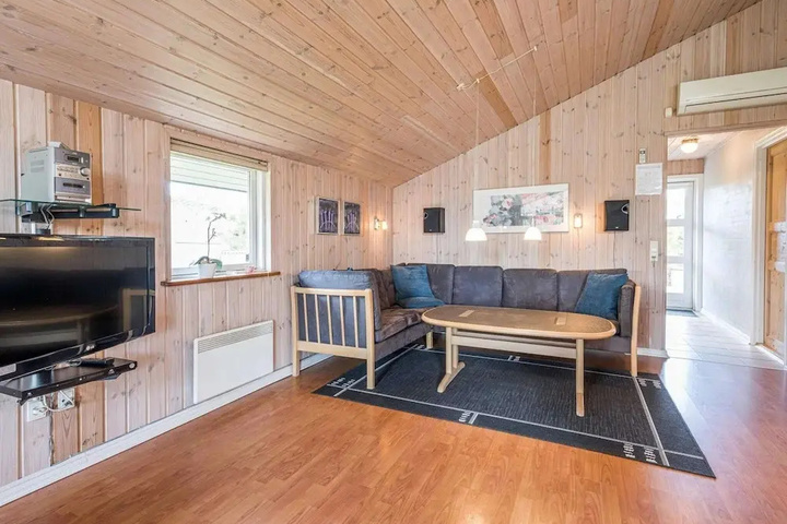Room 4 of 13
