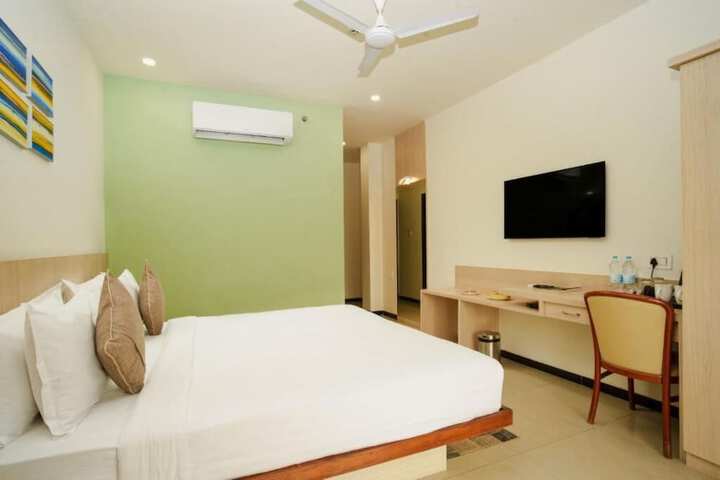 Room 10 of 27