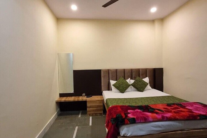 Room 4 of 20