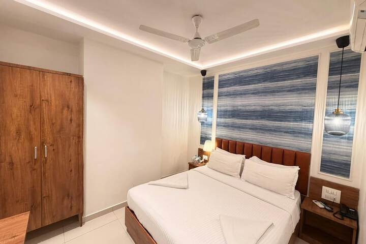 Palm Breeze Hotel - Colaba